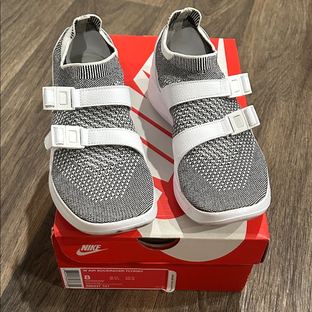 Nike Womens Air Sock Racer Ultra Flyknit Size 8
